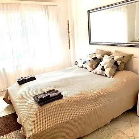 Gian: Near Congress Center & Winter Activities Apartment *